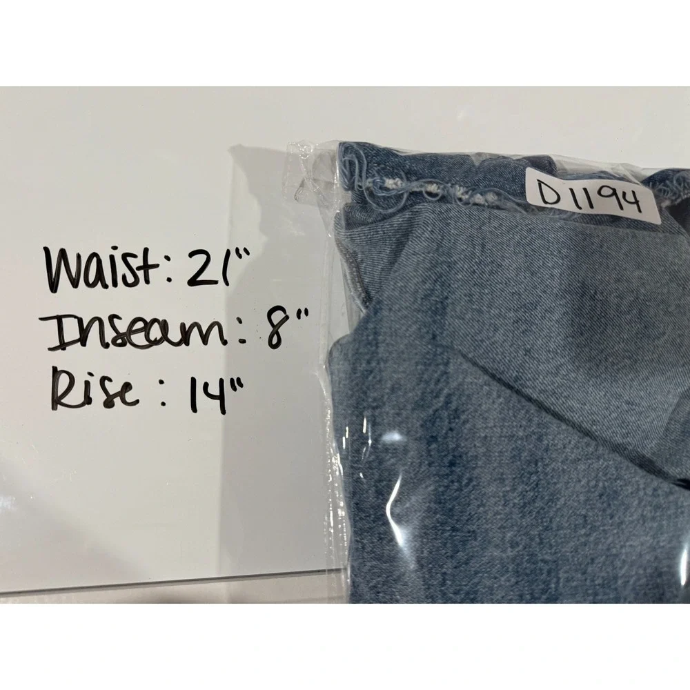 Good American 90s Mid Rise Baggy Denim Jean Shorts Women Size 18 Blue Distressed